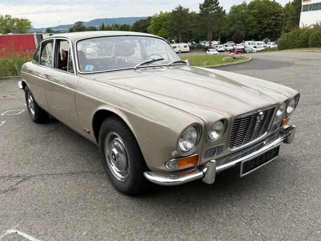 Bild 33/40 von Jaguar XJ 6 4.2 (1971)