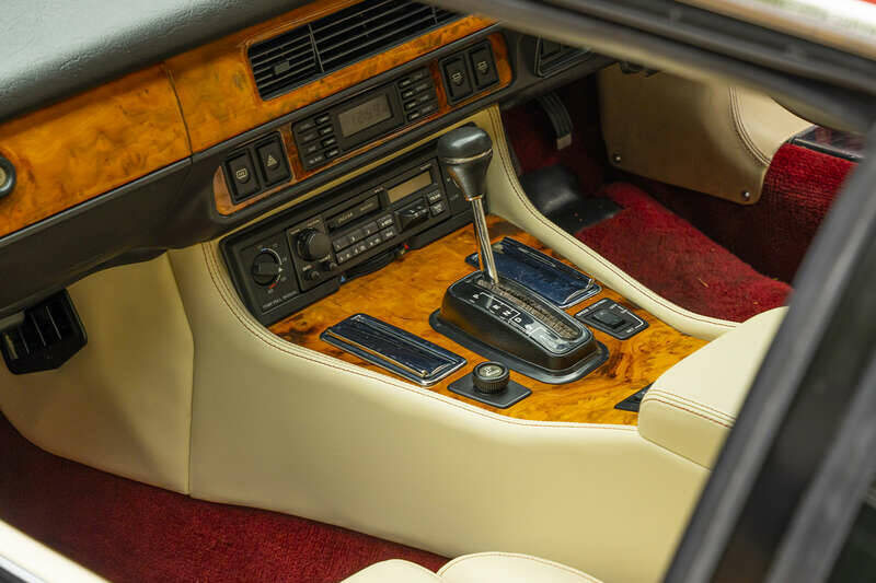 Image 21/50 of Jaguar XJS 6.0 (1993)