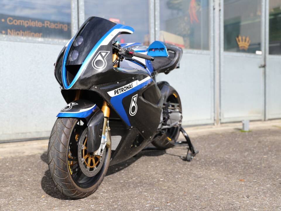 Image 13/69 of Petronas FP1 (2003)