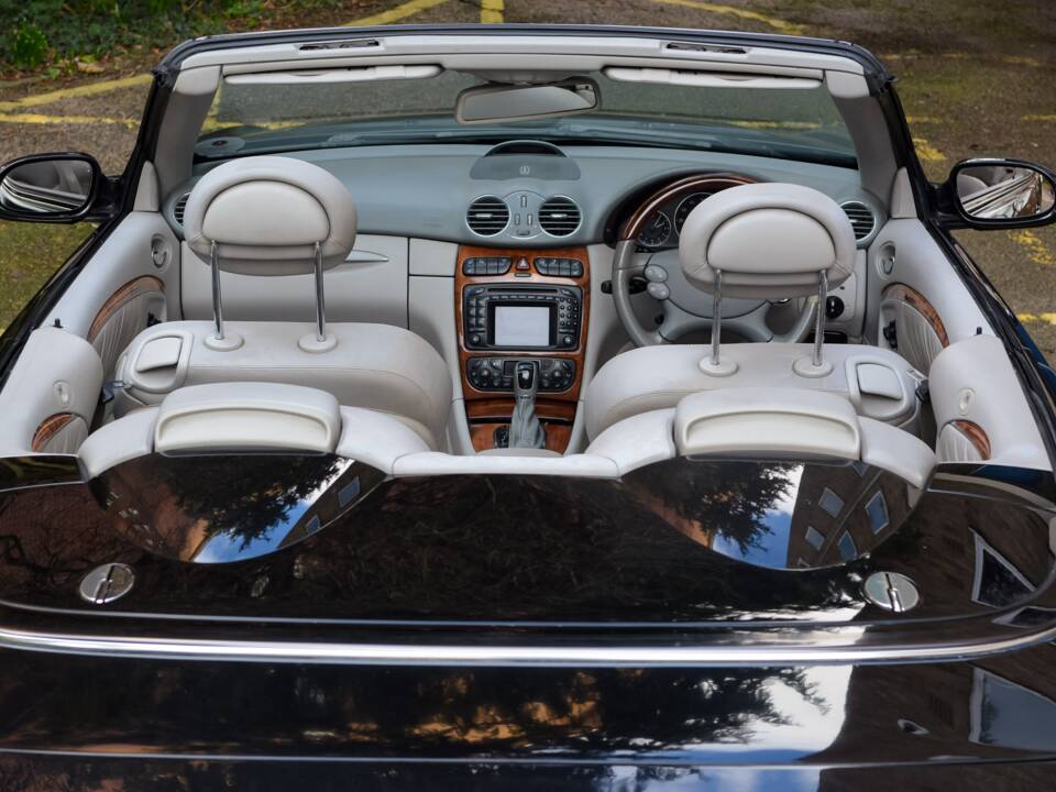 Image 23/46 de Mercedes-Benz CLK 500 (2004)