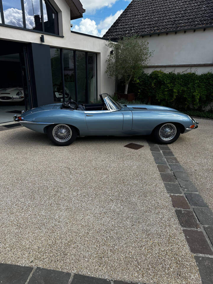 Image 6/13 of Jaguar Type E 4.2 (1966)