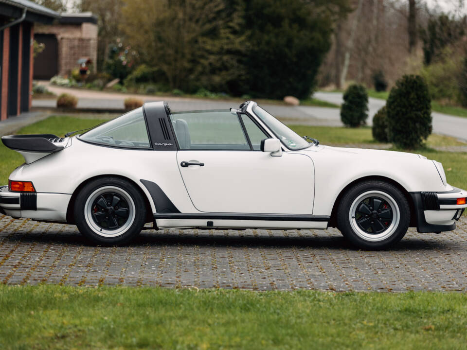 Image 21/55 of Porsche 911 Turbo 3.3 (1988)