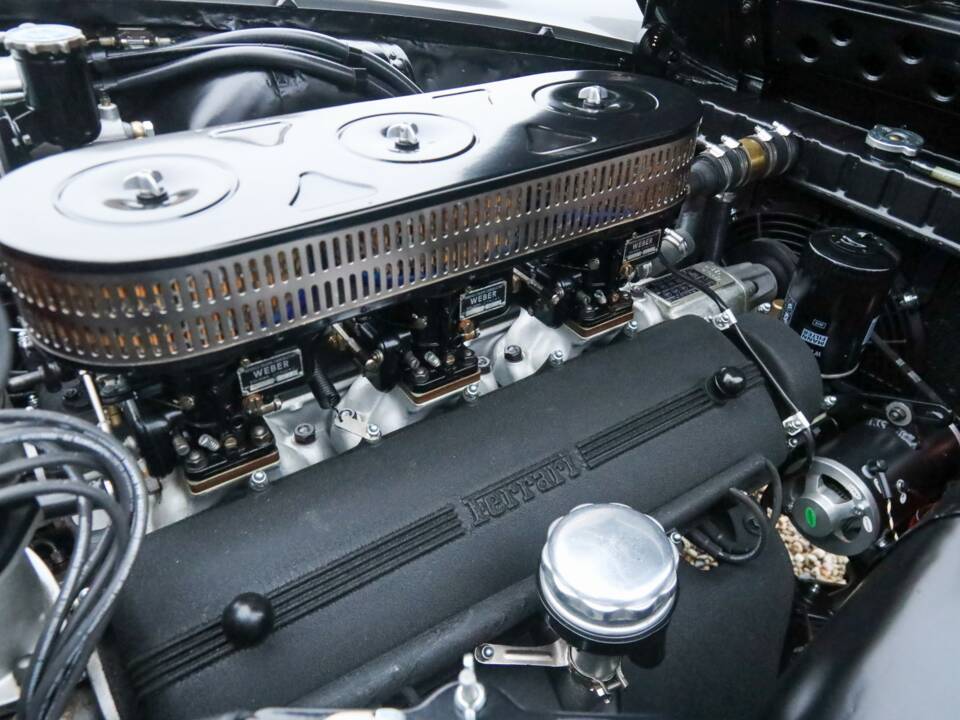 Image 17/50 of Ferrari 250 GT/E (1962)