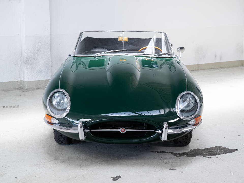 Image 3/42 of Jaguar E-Type 3.8 (1963)