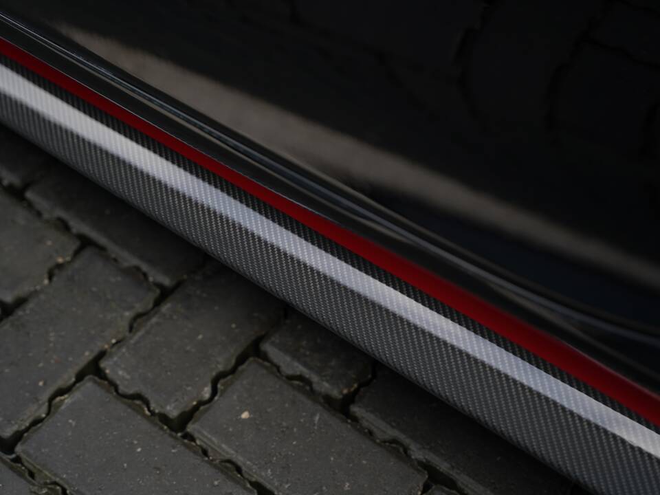 Image 42/50 of Aston Martin Vanquish S Volante (2018)