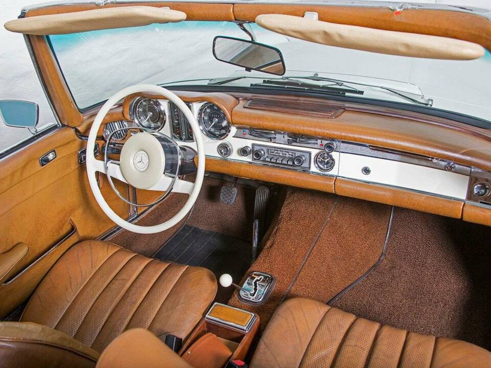 Image 19/20 of Mercedes-Benz 280 SL (1968)