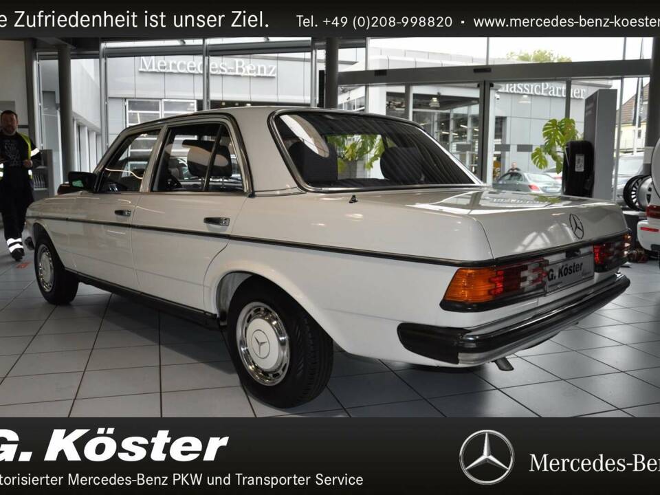 Imagen 4/15 de Mercedes-Benz 200 (1980)