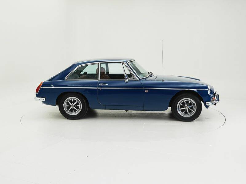 Immagine 6/15 di MG MGB GT (1973)