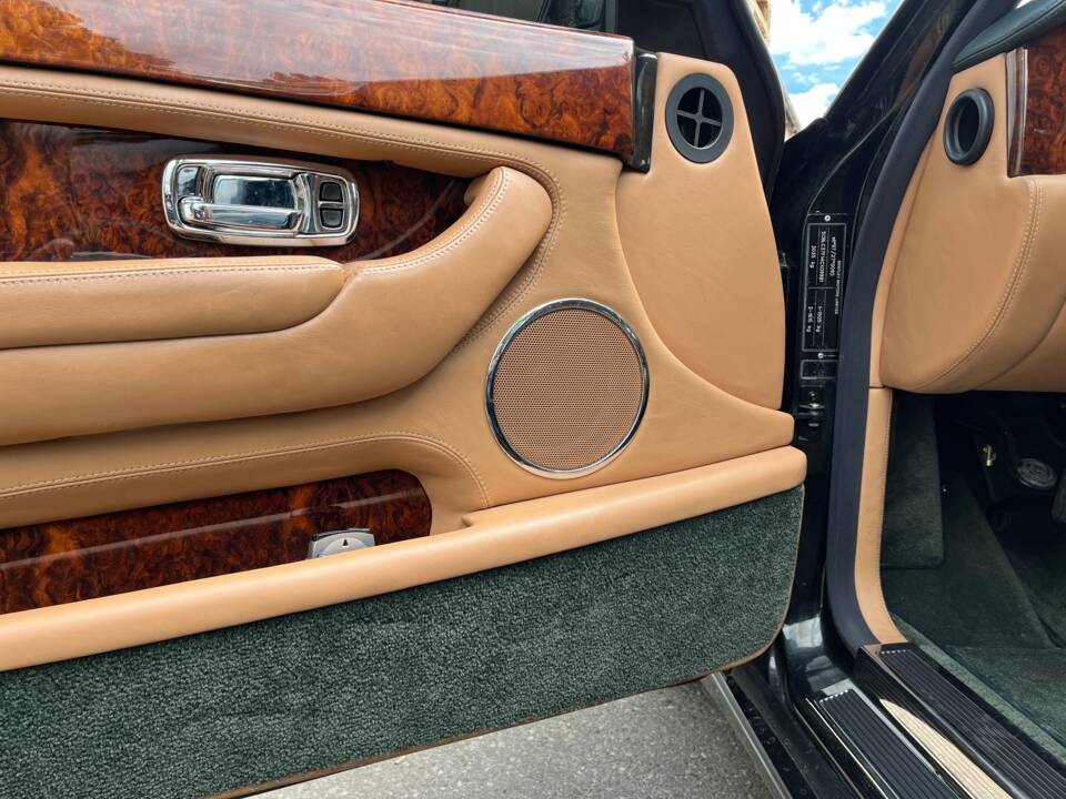 Image 18/62 of Bentley Arnage Red Label (2004)