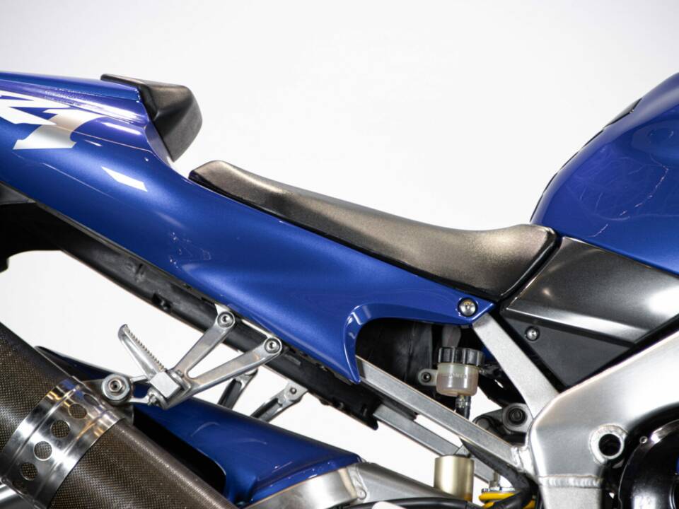 Image 27/50 of Yamaha YZF 1000 R1 (1998)