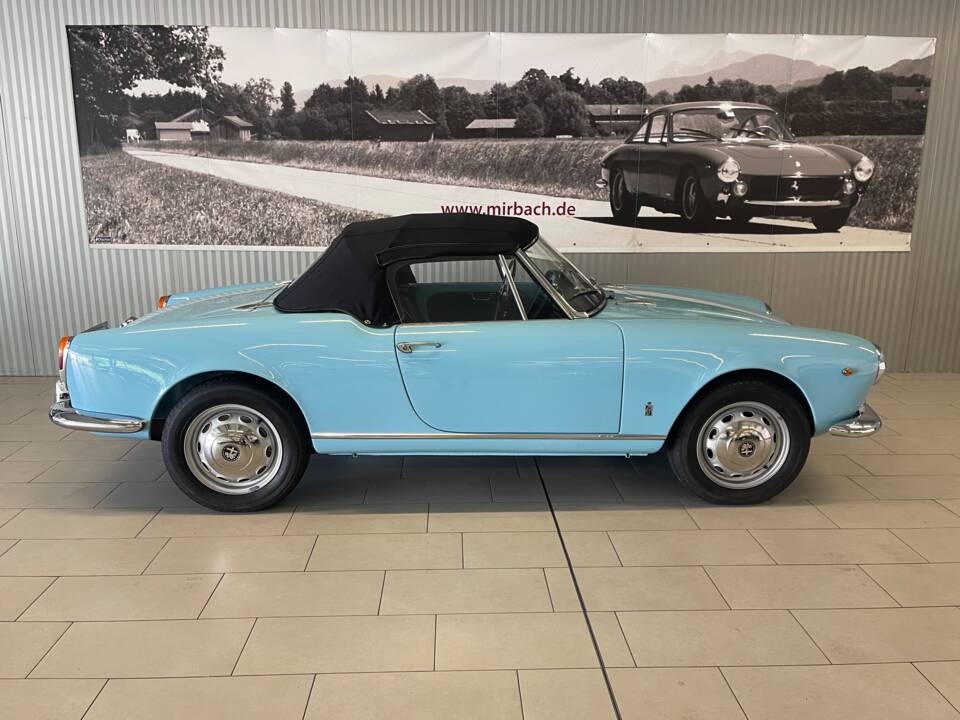 Afbeelding 2/18 van Alfa Romeo Giulia 1600 Spider Veloce (1965)