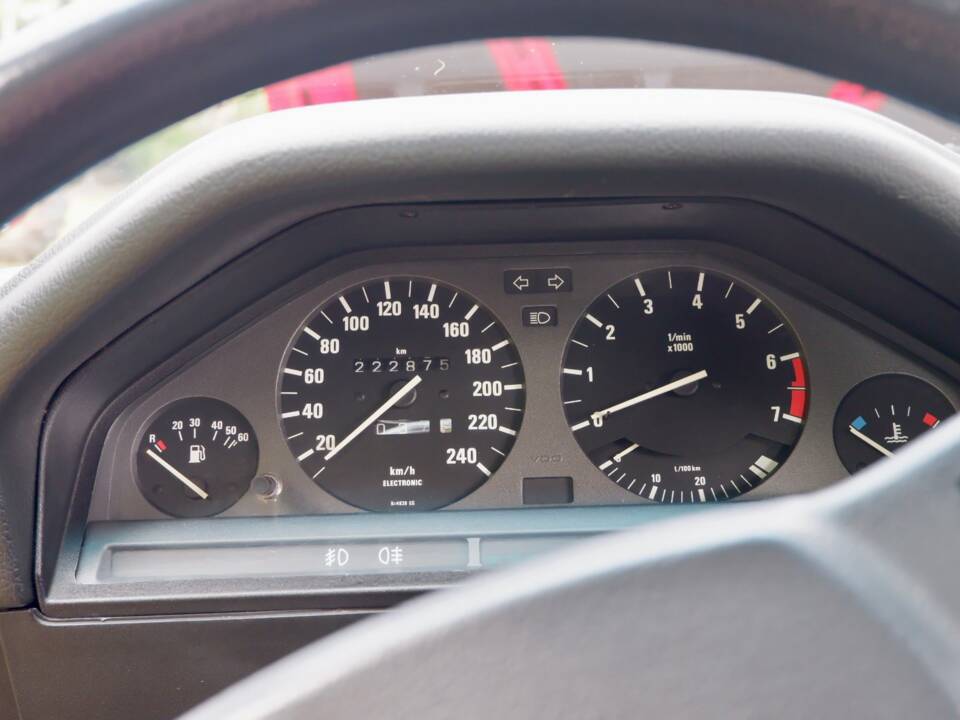Imagen 16/26 de BMW 318i (1992)