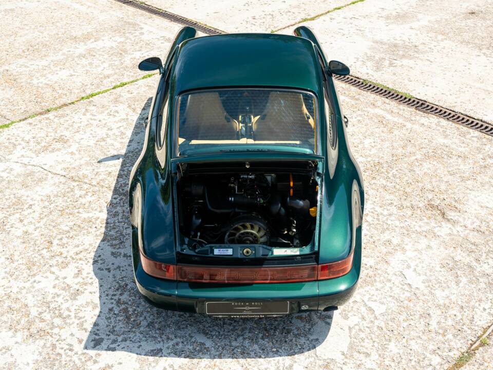 Image 32/35 of Porsche 911 Carrera 2 (1990)