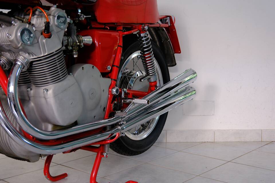 Image 44/99 of MV Agusta 750 Sport (1971)
