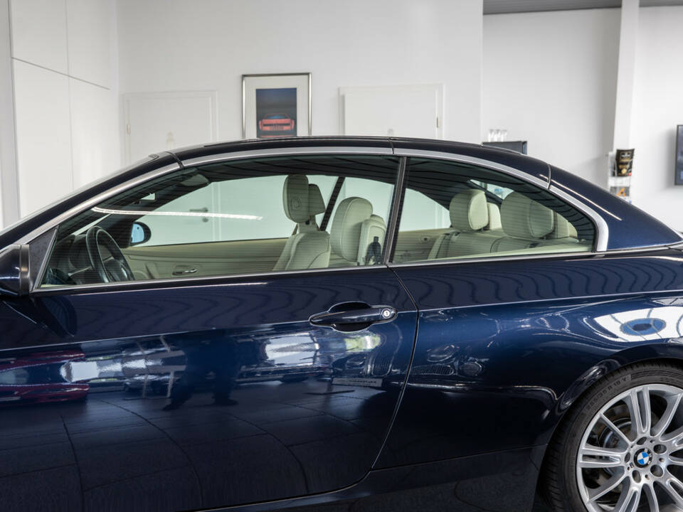 Image 31/31 of BMW 320i (2008)