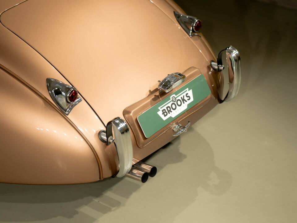 Image 31/50 of Jaguar XK 120 OTS (1952)