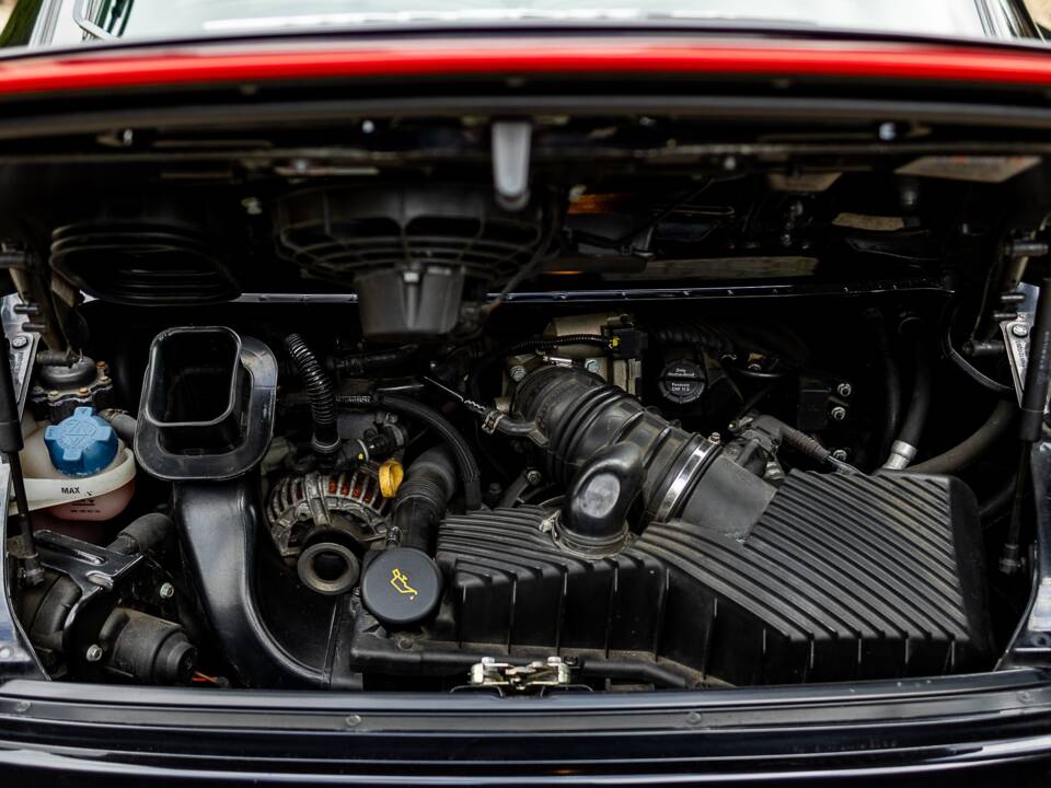 Image 5/50 of Porsche 911 Carrera 4S (2002)