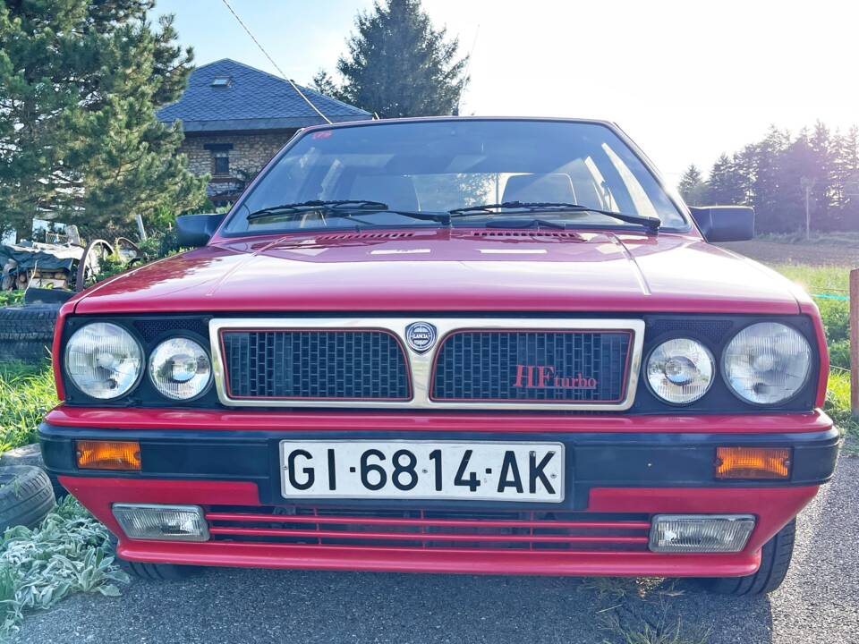 Image 6/12 de Lancia Delta 1.6 HF (1990)