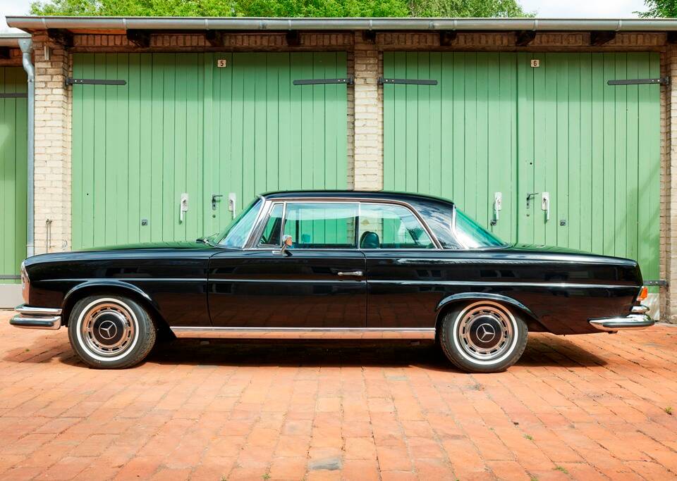 Image 3/188 of Mercedes-Benz 280 SE 3,5 (1971)