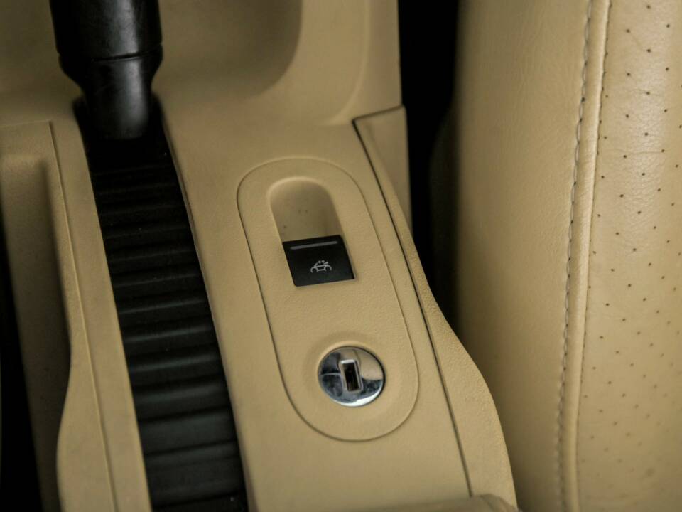 Bild 34/50 von Volkswagen New Beetle 1.6 (2003)