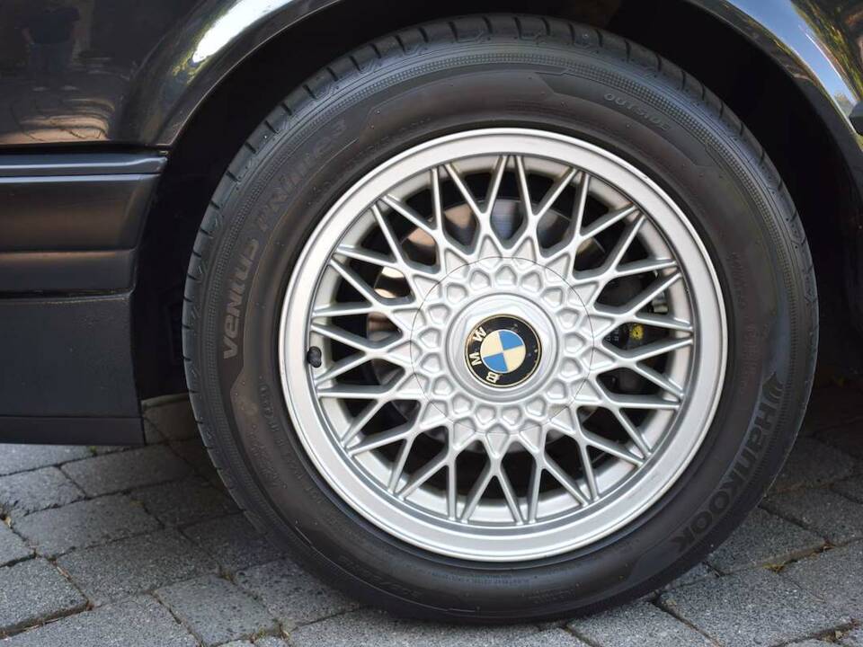 Afbeelding 6/13 van BMW 318i (1993)
