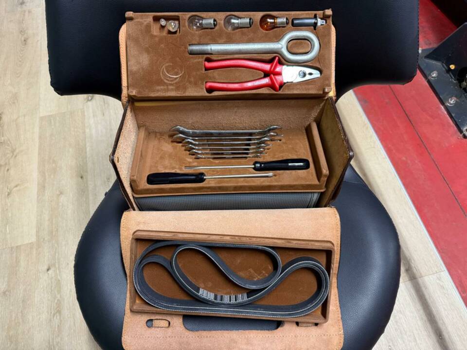 Bild 38/50 von Ferrari F 355 Berlinetta (1997)