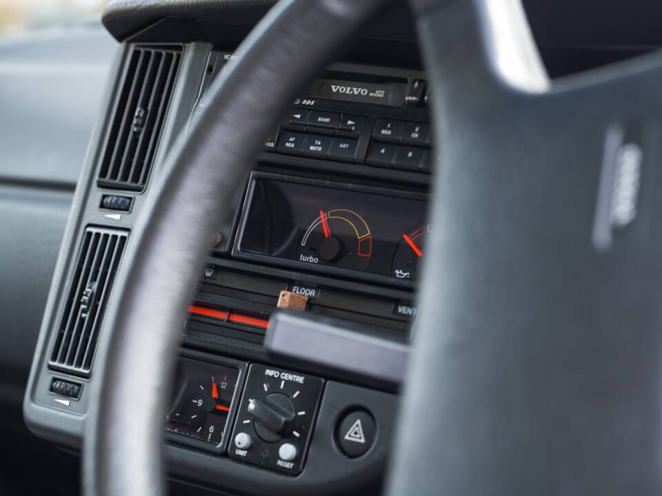Immagine 27/50 di Volvo 440 Turbo (1992)