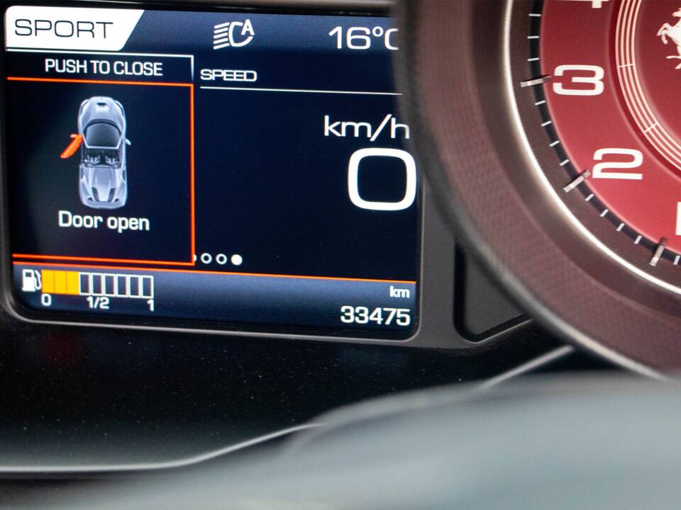 Bild 31/43 von Ferrari F8 Spider (2020)