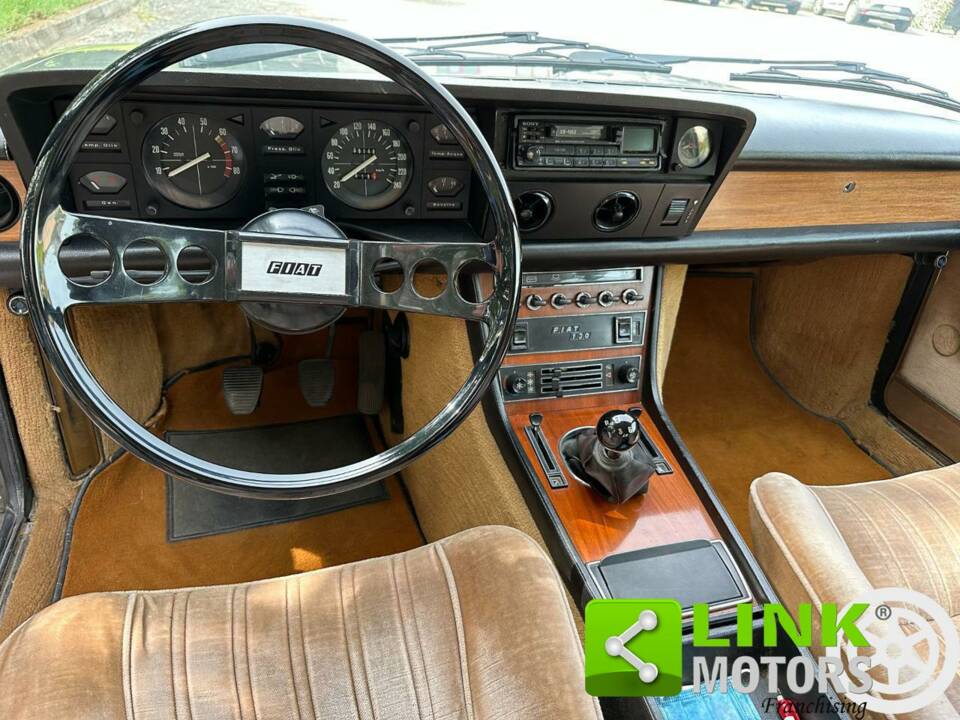 Image 9/10 of FIAT 130 Coupé (1972)