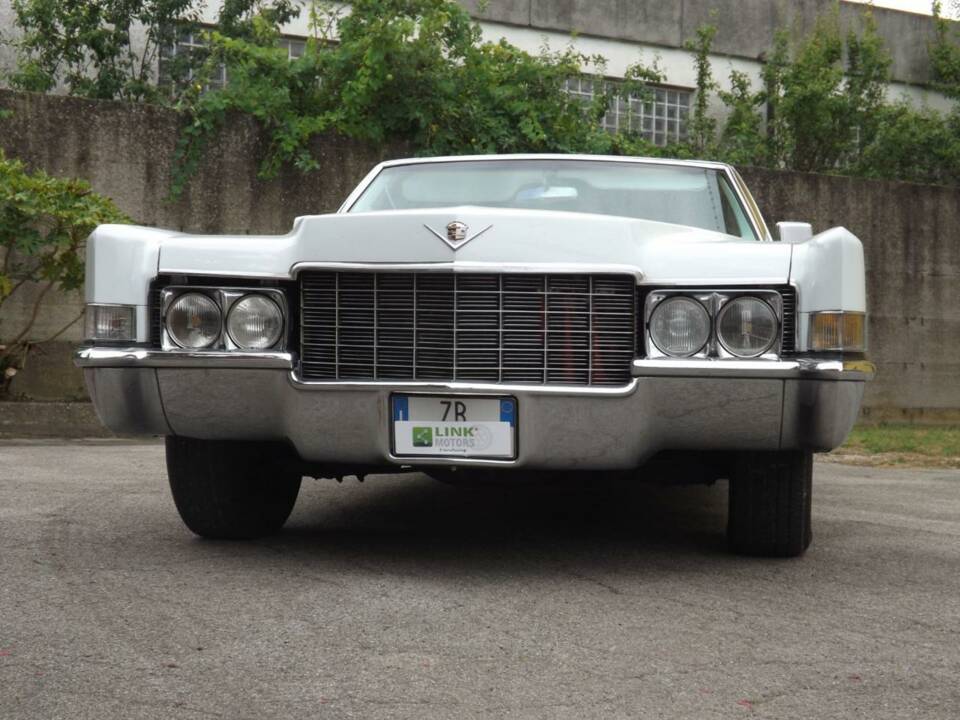 Immagine 8/50 di Cadillac DeVille Convertible (1969)