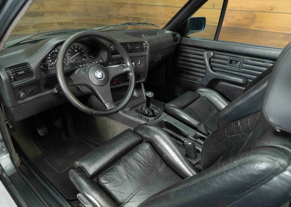 Afbeelding 2/8 van BMW 320i (1989)