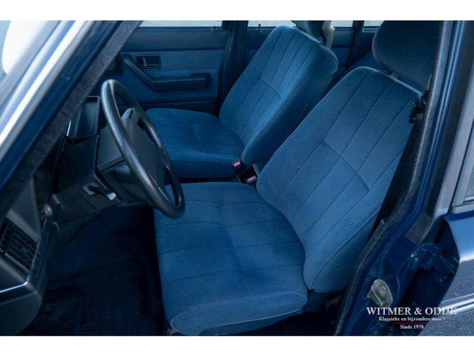 Image 5/28 of Volvo 240 (1992)