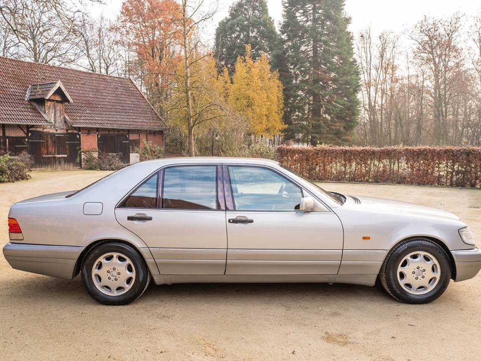 Bild 12/45 von Mercedes-Benz S 500 (1995)