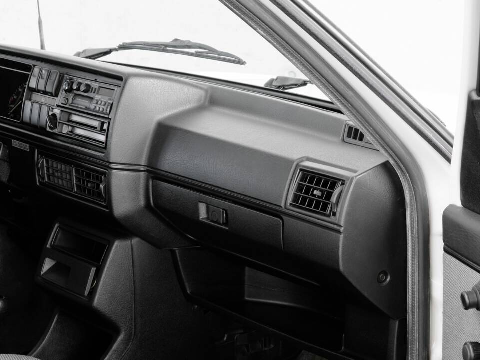 Image 23/41 of Volkswagen Golf Mk II 1.3 (1989)