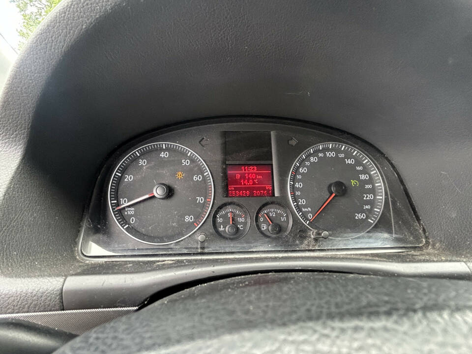 Image 22/25 of Volkswagen Touran 1.4 TSI (2004)