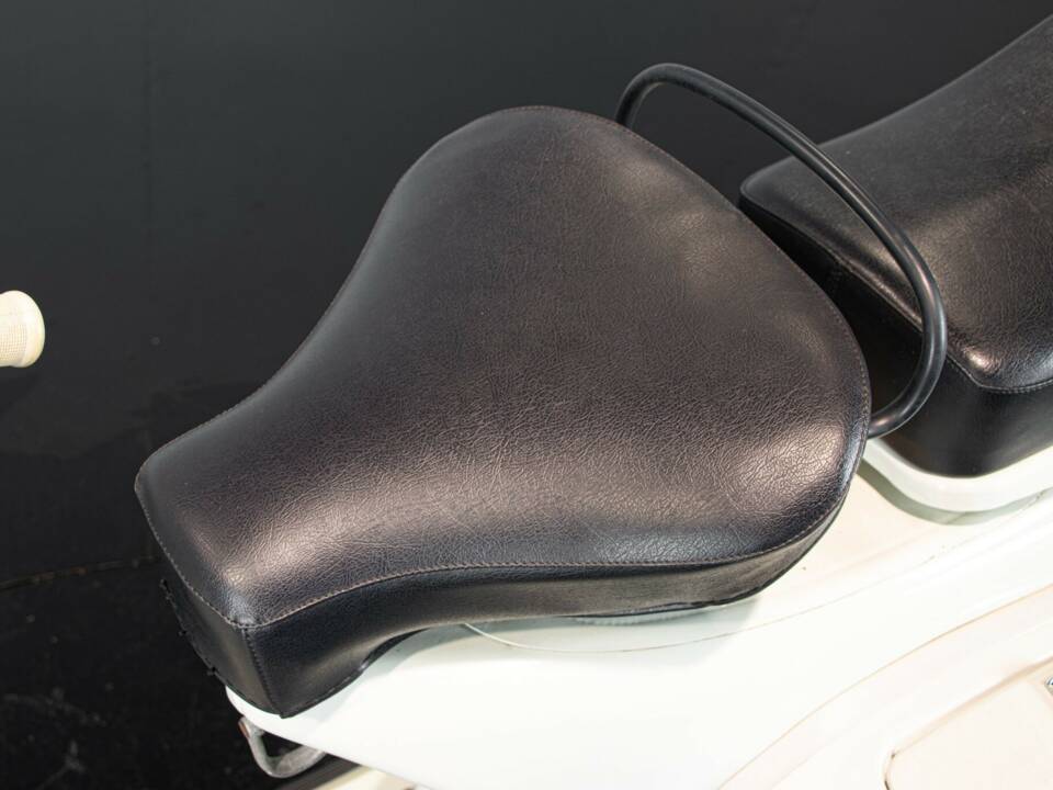 Image 47/50 of Piaggio Vespa 125 Super (1966)