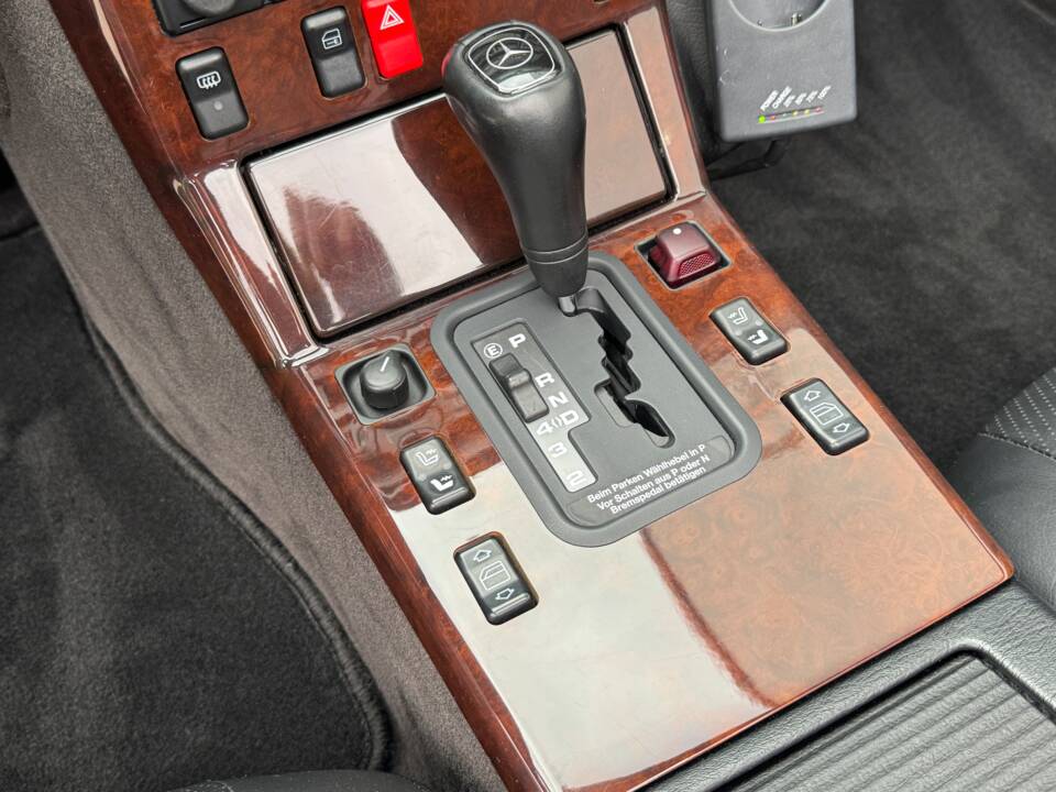 Bild 23/82 von Mercedes-Benz SL 320 (1995)