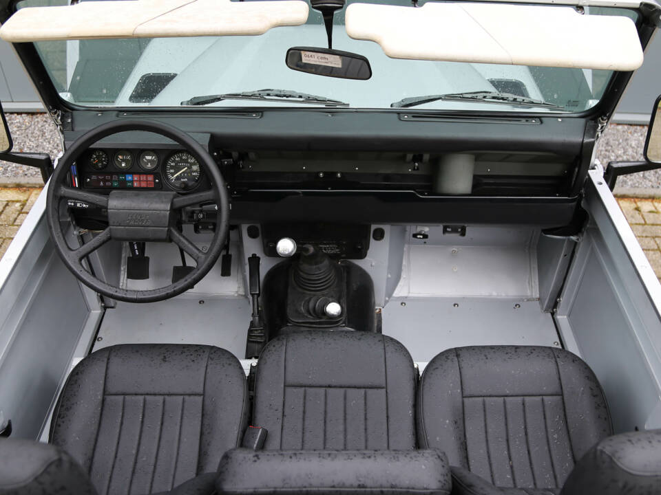 Image 44/49 of Land Rover Defender 90 (1990)