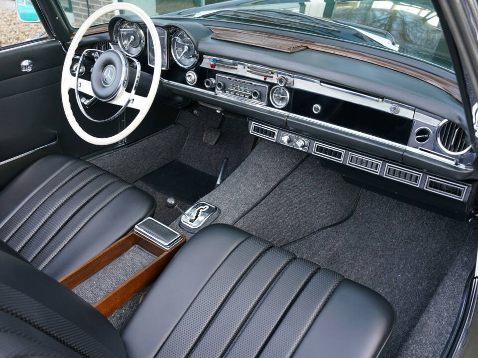 Image 9/50 of Mercedes-Benz 230 SL (1966)