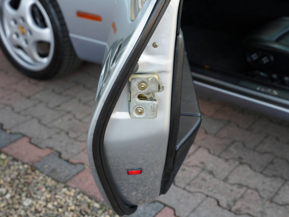 Immagine 46/50 di Porsche 928 GTS (1993)