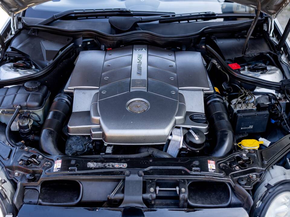 Image 6/50 of Mercedes-Benz CLK 55 AMG (2003)
