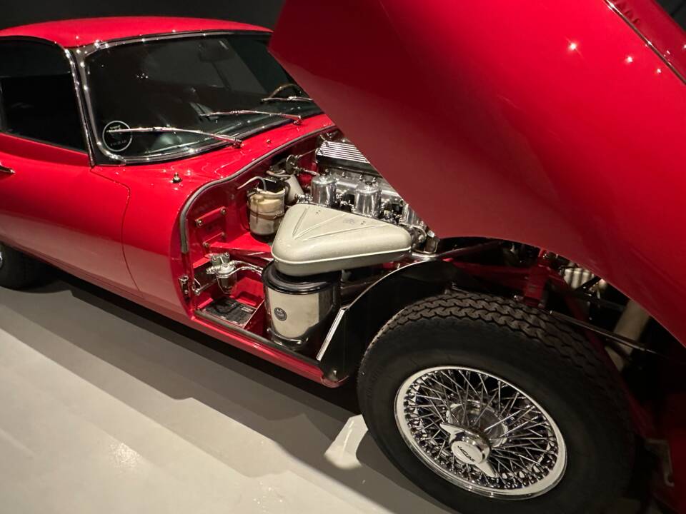 Afbeelding 57/95 van Jaguar XK-E (1970)