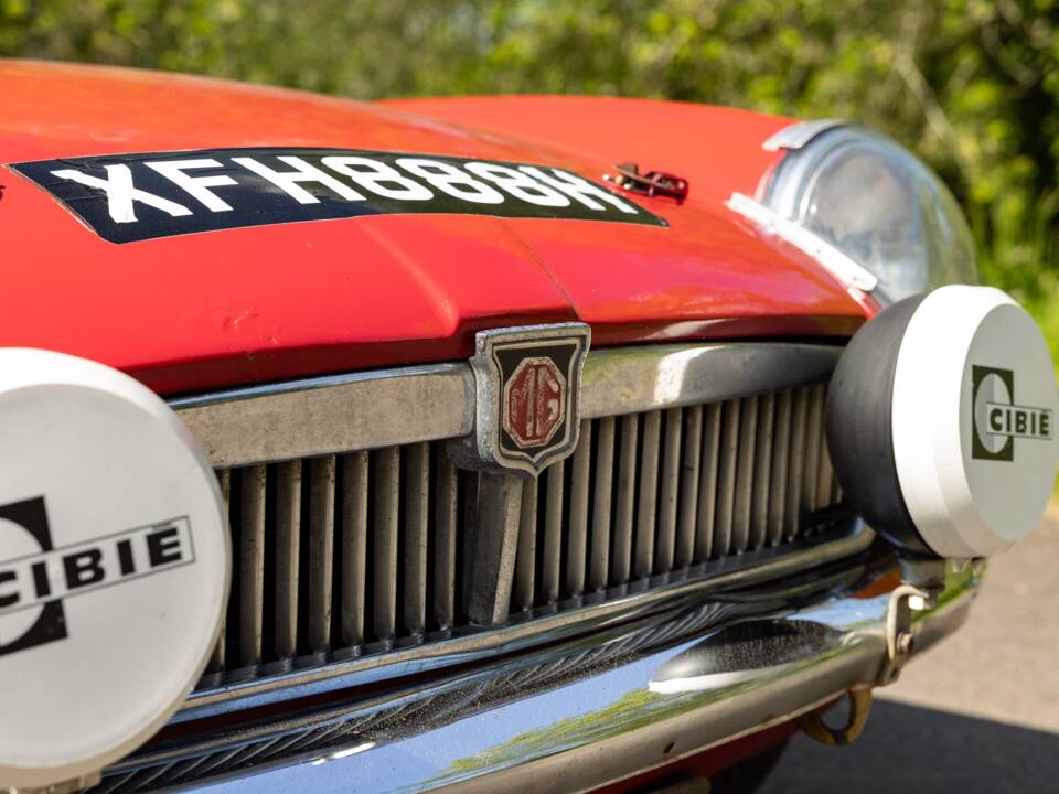 Image 12/50 of MG MGB GT (1970)