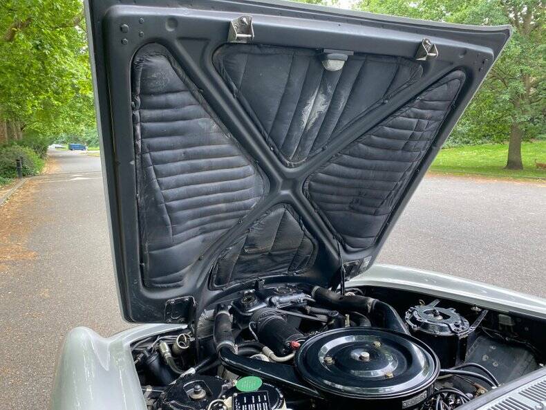 Image 4/50 of Bentley Corniche (1980)