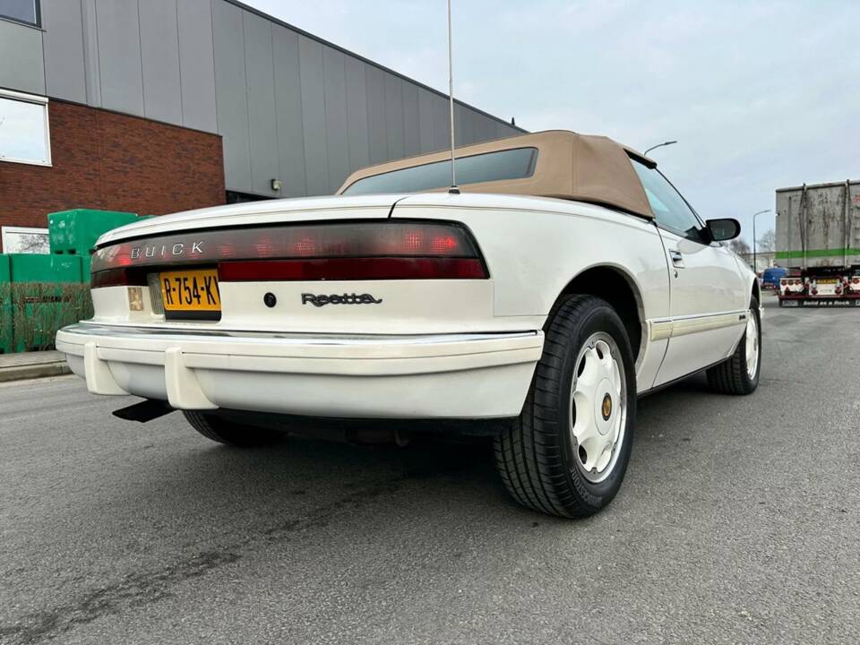 Image 3/5 of Buick Reatta (1991)