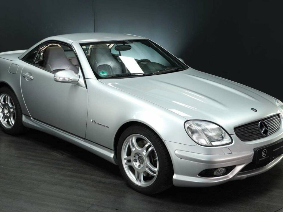 Image 8/30 of Mercedes-Benz SLK 32 AMG (2003)