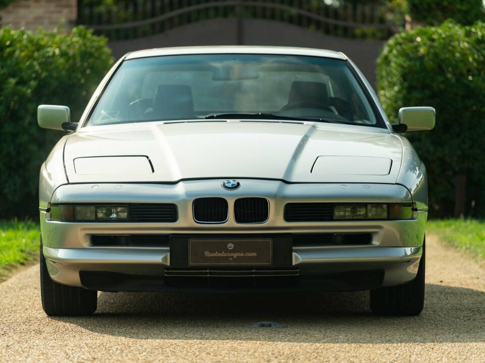 Image 11/50 de BMW 850i (1990)