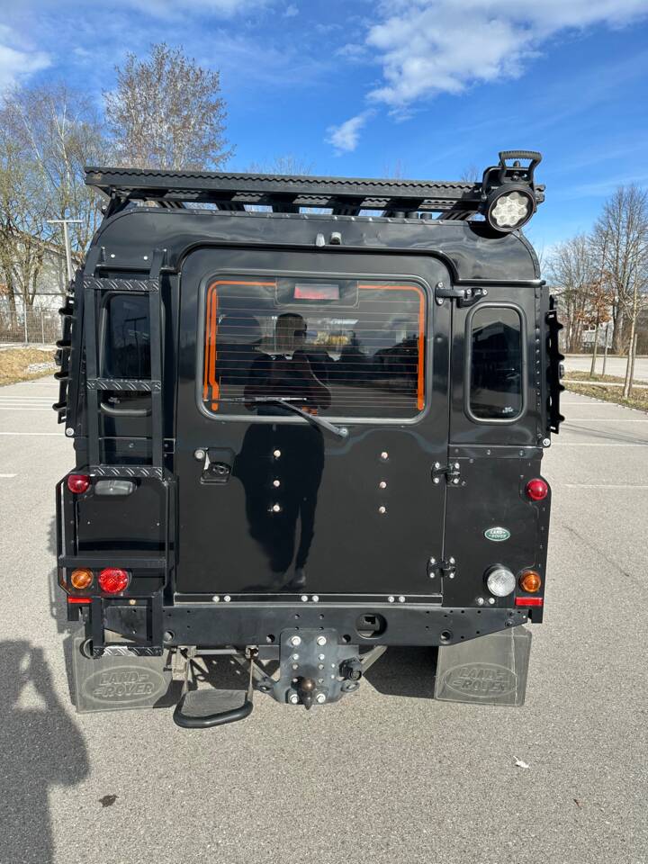 Bild 18/21 von Land Rover Defender 110 (2013)