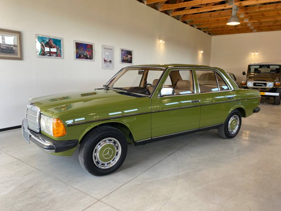 Immagine 20/91 di Mercedes-Benz 240 D (1981)