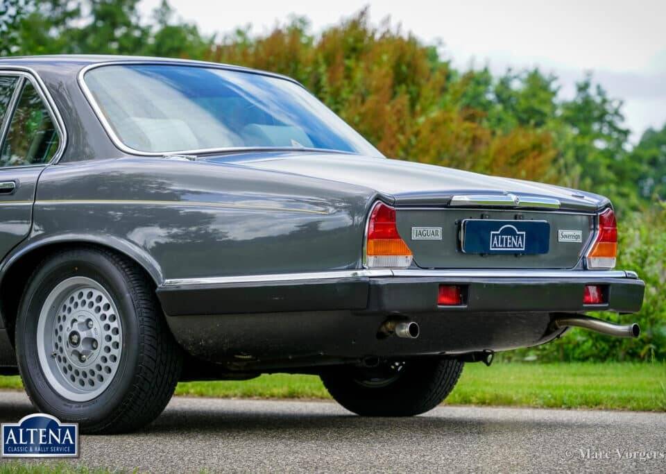 Image 41/57 de Jaguar XJ 12 (1986)